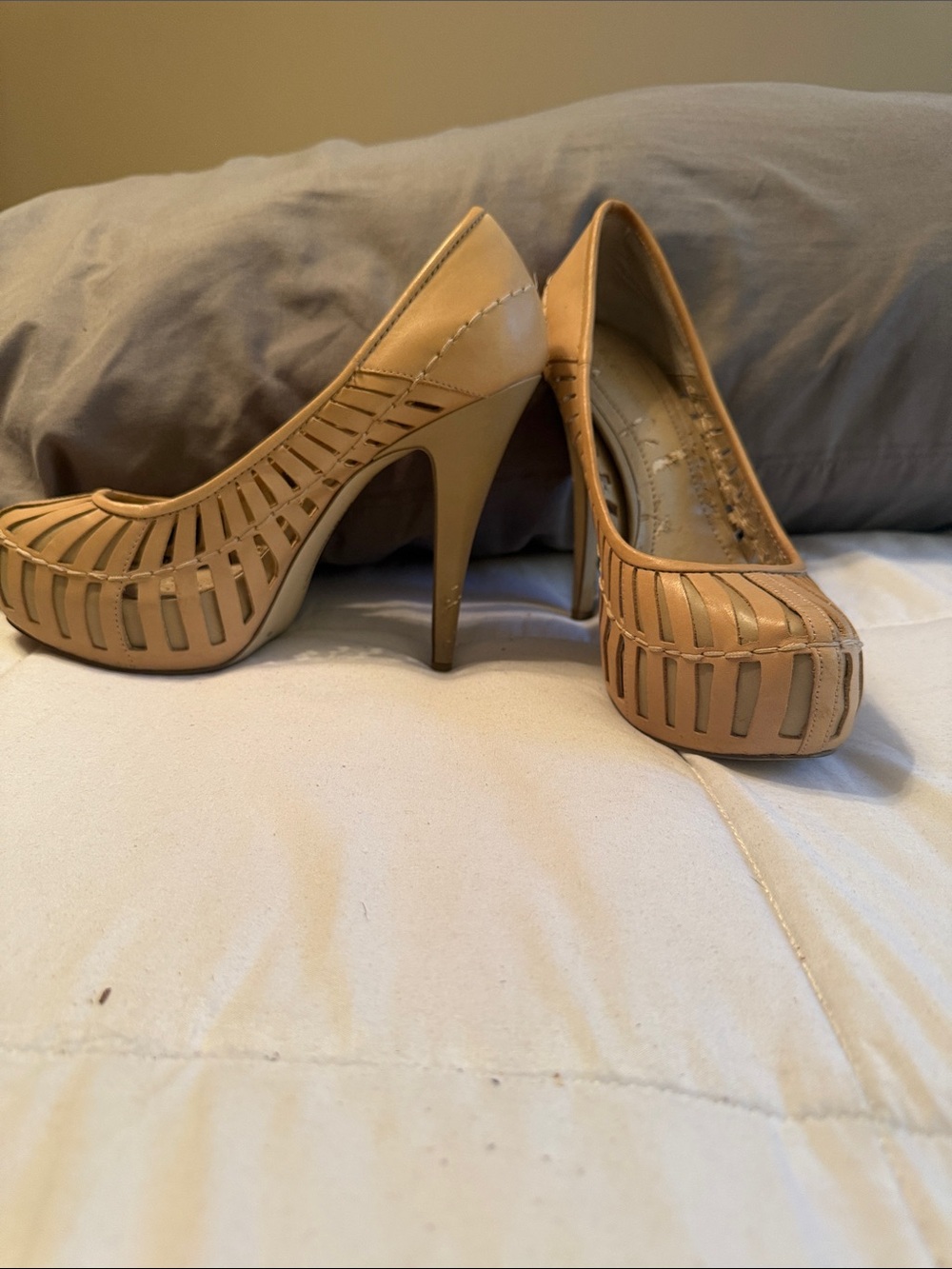 BCBG Women’s Tan Cutout High Heel Pumps, sz 9